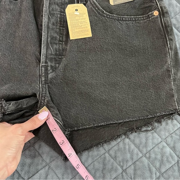Levi’s 501 Shorts Women's 31 Distressed Jean High Rise Cut Off Black B22 - Picture 8 of 9